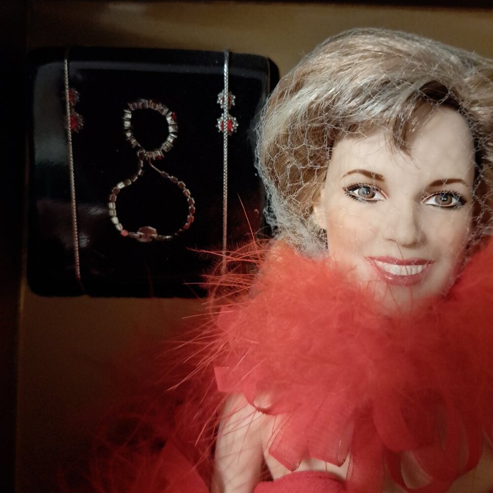 NIB Vintage Franklin Mint VANNA WHITE VINYL PORTRAIT DOLL, LADY IN RED RARE - Picture 6 of 11